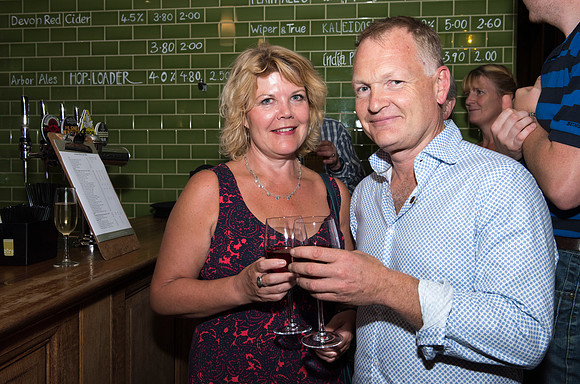 Julia and Simon Emery.Beata Cosgrove Photography