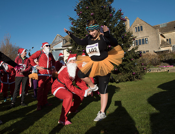 8.Dorothy House’s Charity Santa and Fairy run. Beata Cosgrove Photography.4.12.2016
