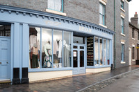 Martin and Sue shop. Beata Cosgrove Photography