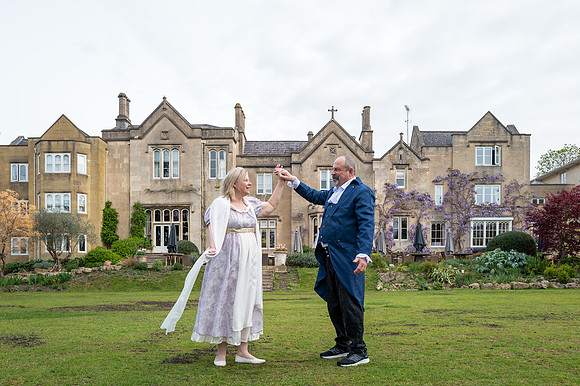 Bridgerton photo shoot. Bath. Beata Cosgrove Photography