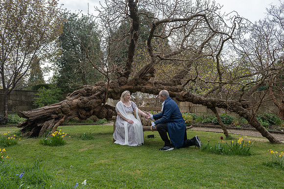 Bridgerton photo shoot. Bath. Beata Cosgrove Photography