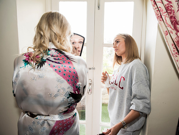 Bride preparation. Bath wedding photos.