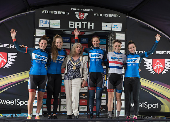 Winning women bike race team WNT. Beata Cosgrove Photography