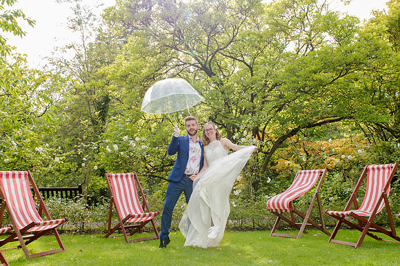 Bride and groom. Temple of Minerva. Beata Cosgrove Photography