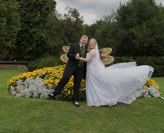 Wedding photographer. Local photographer.Bath. The Guildhall. Parade Gardens. Beata Cosgrove Photography