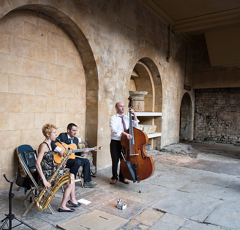 The Roman Baths musicians. Beata Cosgrove Photography. Bath wedding day.