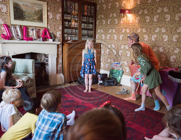 8.Magician birthday party. Beata Cosgrove Photography