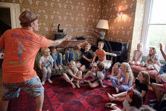 10.Magician birthday party. Beata Cosgrove Photography
