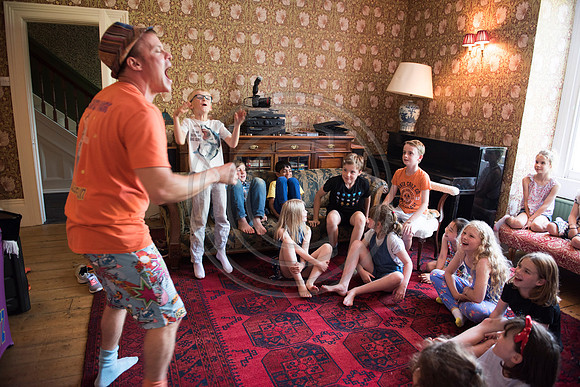 13.Magician birthday party. Beata Cosgrove Photography