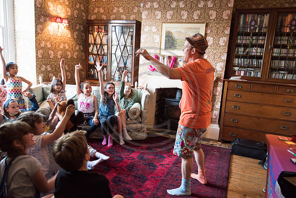 19.Magician birthday party. Beata Cosgrove Photography