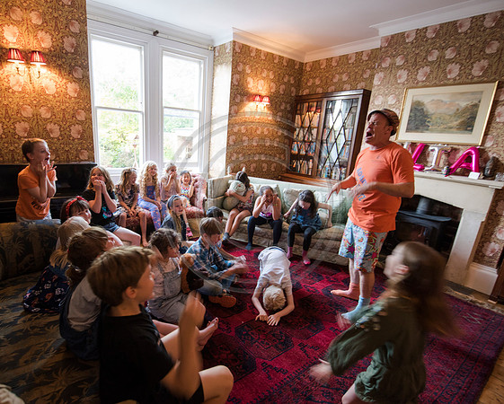 20.Magician birthday party. Beata Cosgrove Photography