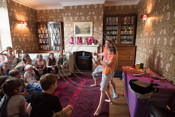 21.Magician birthday party. Beata Cosgrove Photography