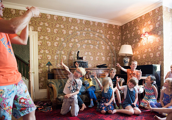 23.Magician birthday party. Beata Cosgrove Photography