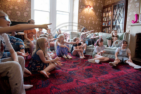 28.Magician birthday party. Beata Cosgrove Photography