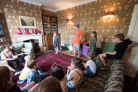 26.Magician birthday party. Beata Cosgrove Photography