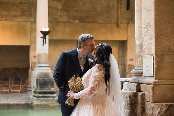 Sunrise wedding. Wedding photos. The Roman Baths