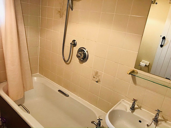 The Old Cartshed 1st floor bathroom 1_2439