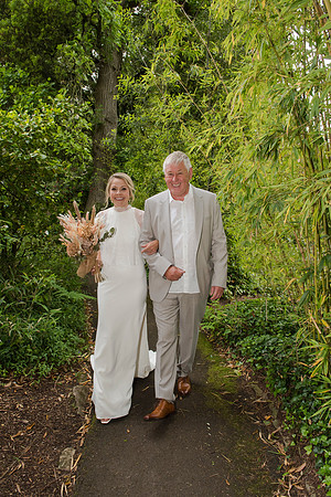 Bride arrival. Bath wedding photographer.